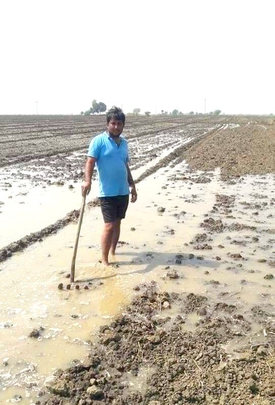 NareshMeena__'s tweet photo. जिंदगी में तीन काम किये  पहला खेती, दुसरा पढ़ाई, और तीसरा छात्र राजनीति ।
     खेती में कभी मुनाफा मिला नहीं, पढ़ाई की तो नोकरी नहीं लगी, ओर छात्र राजनीति जिसमे मुकदमों के अलावा कोई मुकाम मिला नहीं।
अब आगे क्या होगा ये तो ऊपर वाला ही जाने।

Happy Diwali to all of u Friends https://t.co/sUMtxJjJI3