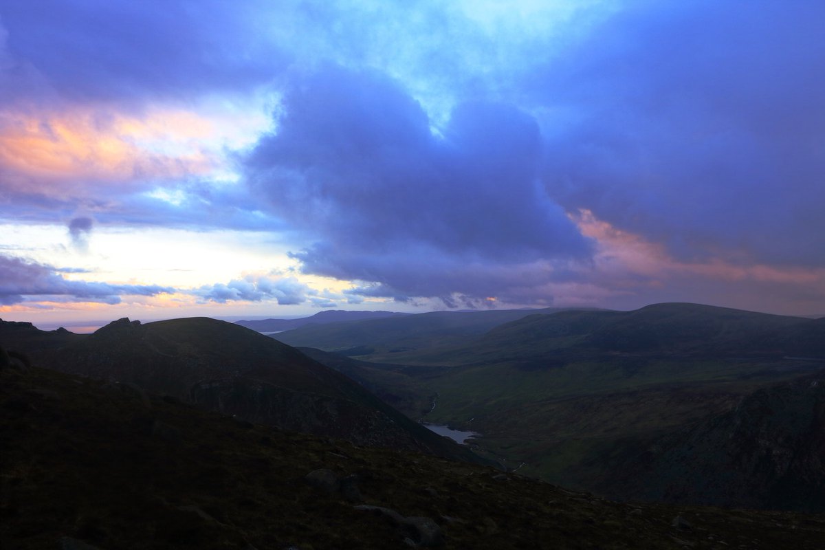paulfrewDUP's tweet photo. A damp sunset on Lamagan. They are all beautiful. #beautiful #mourne #lamagan #NorthernIreland https://t.co/XoHB83ndMW