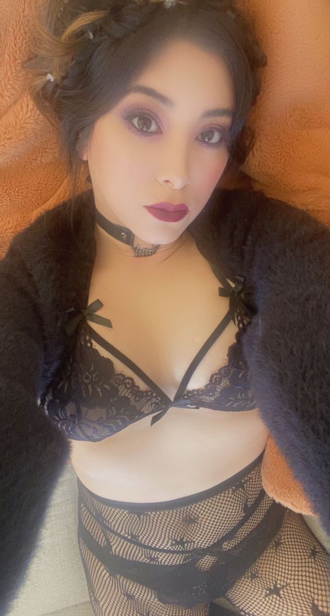 AshinonCosplay's tweet photo. @daniellednicola Ready https://t.co/XFWazSXE03