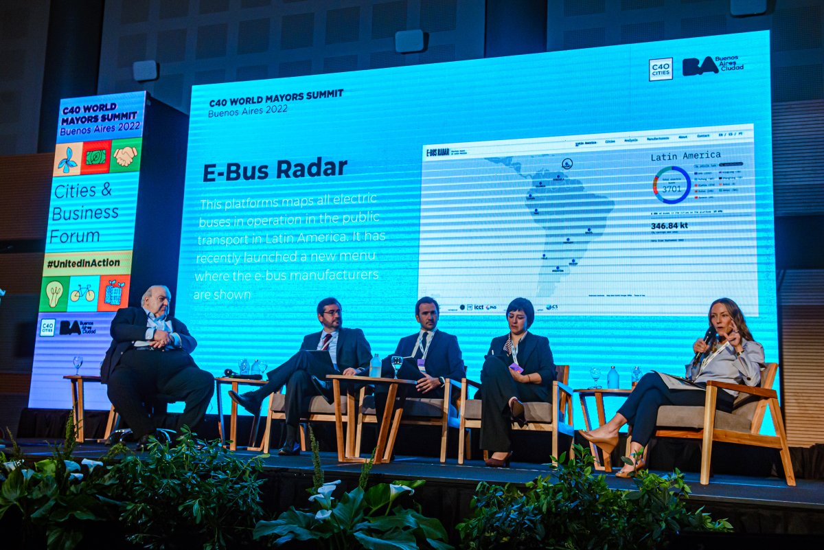 IFC_LAC's tweet photo. 🟢🚍

How can #cities encourage private investment in e-buses?

@IFC_org's Camila Rodriguez led a discussion about a sector that can dramatically reduce GHG emissions and improve urban air quality in #LAC.

@c40cities #C40Summit https://t.co/NRx5cxAGbs