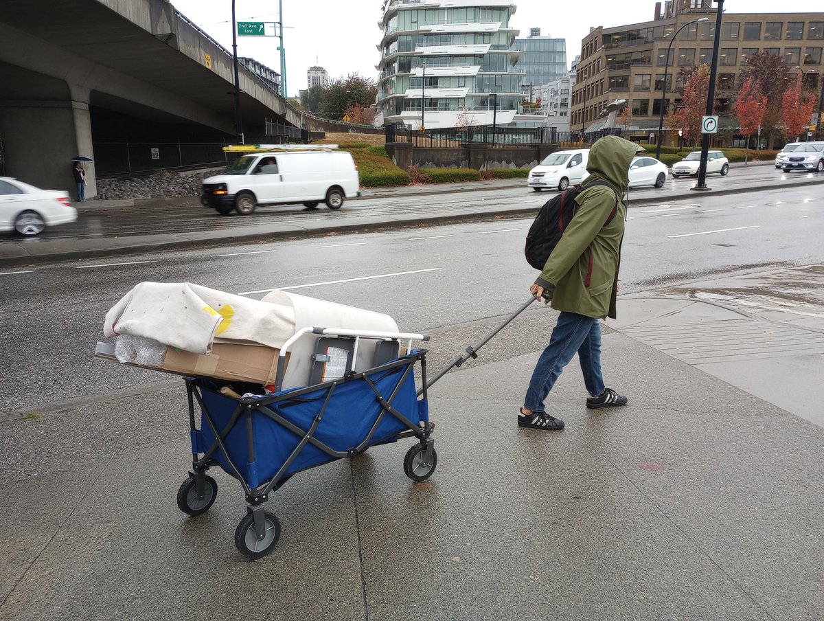 supostill's tweet image. Did an early am space with some amazing ladies then ran off with my studio mate to be a vinyl putter upper helper 🏃‍♀️💨☕😴
#isittheweekendyet