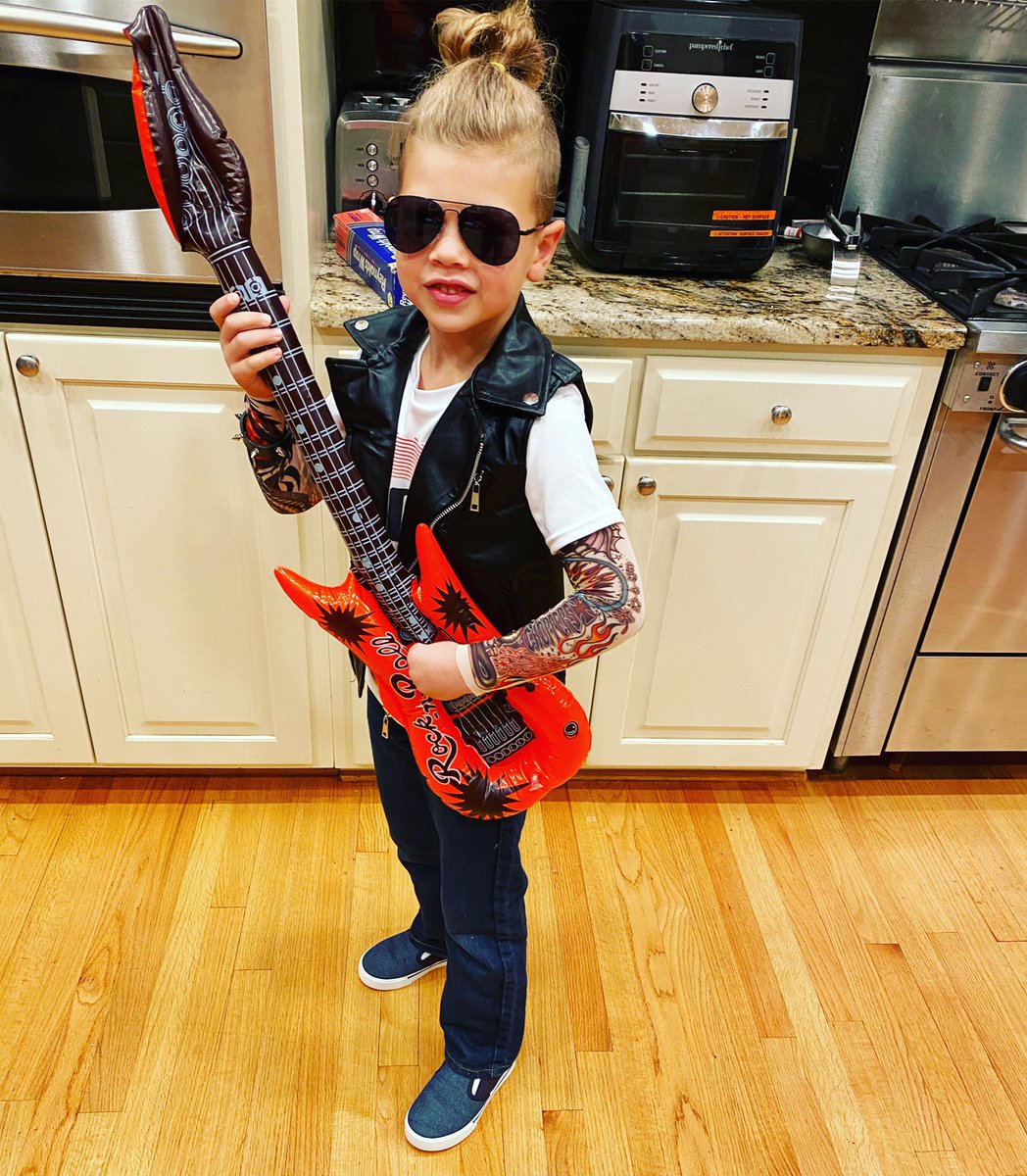 #Rockyourschool at Lyman Elementary School was a success! One thing is for sure, Mommy understands the dress up assignments!