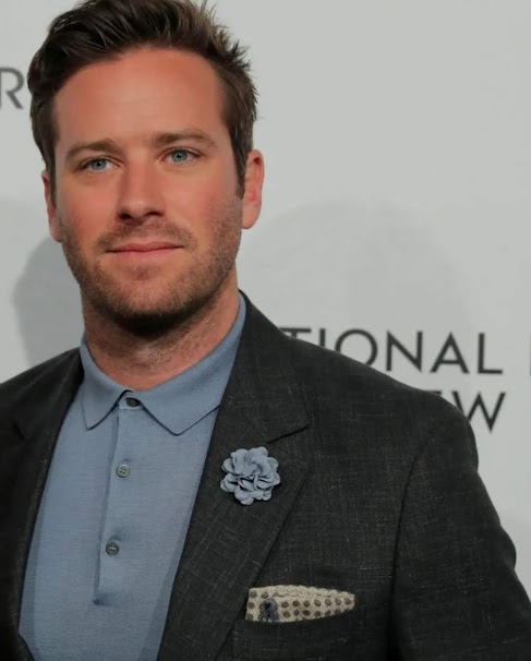 'Don't bend it, don't water it down; don't try to make it seem logical, don't change your own soul by following the fashion. Rather, ruthlessly follow your most intense obsessions.'
(Franz Kafka)
#supportarmiehammer
#ArmieHammer
#iwantyouback