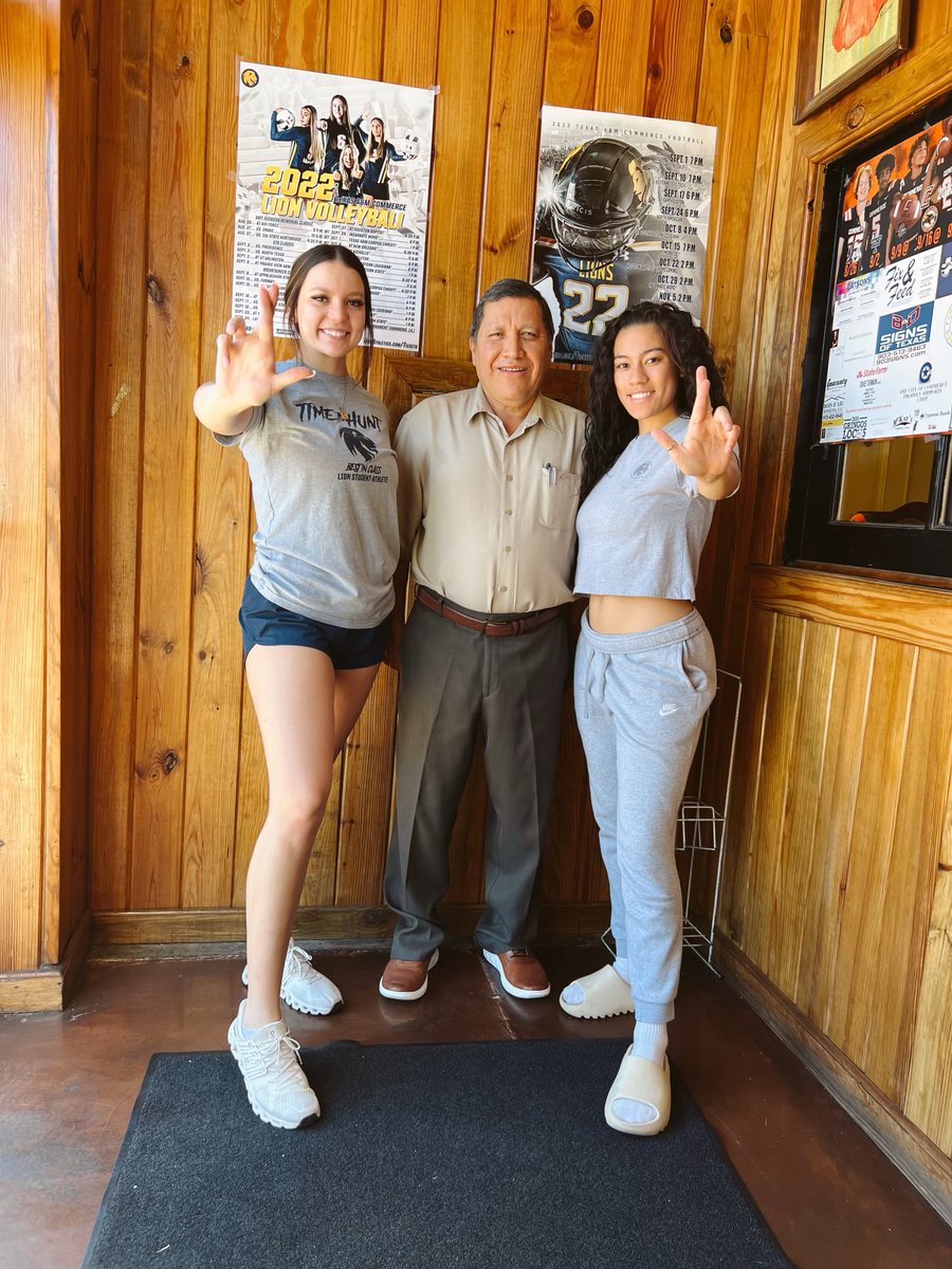 Lion_Athletics's tweet photo. Thank you to Dos Laredos and our Lion Cheer team for their support in the community as we get ready for a busy Homecoming weekend! #UnleashTheBeast https://t.co/GHZijcpfTx