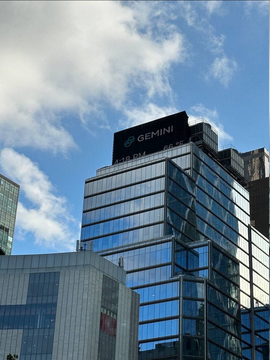 Pretty day in Columbus Circle, NYC⛅️ @Gemini👀