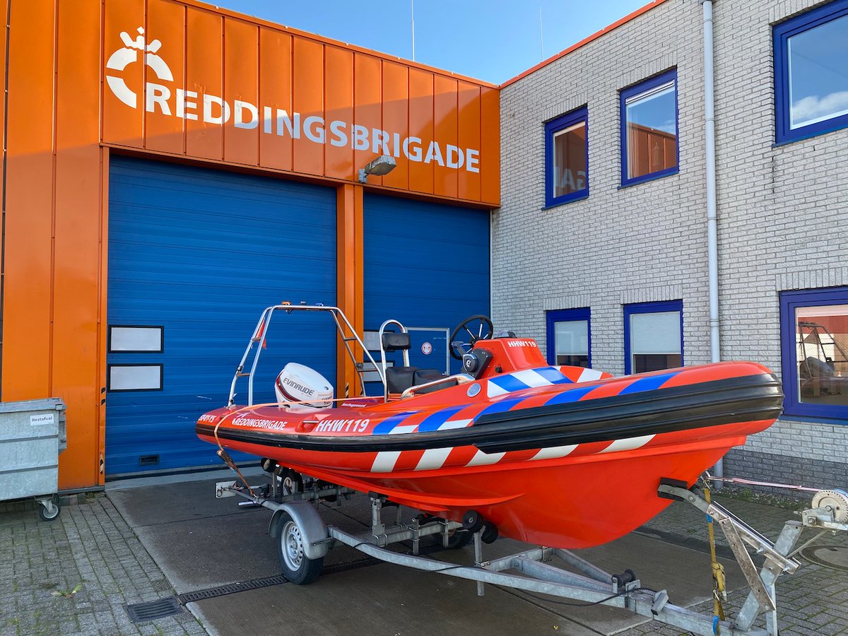 De nieuwe reddingsboot van de #reddingsbrigade #dijkenwaard (HHW119) is vanaf vandaag inzetbaar voor evenement bewaking en op verzoek van de <a href="/vrnhn/">Veiligheidsregio NHN</a> bij incidenten. De boot staat uitruk gereed bij de (brandweer)kazerne aan de Vroedschap.

<a href="/gemDijkenWaard/">Gemeente Dijk en Waard</a>  
<a href="/KNBRD/">Reddingsbrigade Nederland</a> 
<a href="/Reddingsvloot/">NRV Nationale</a>