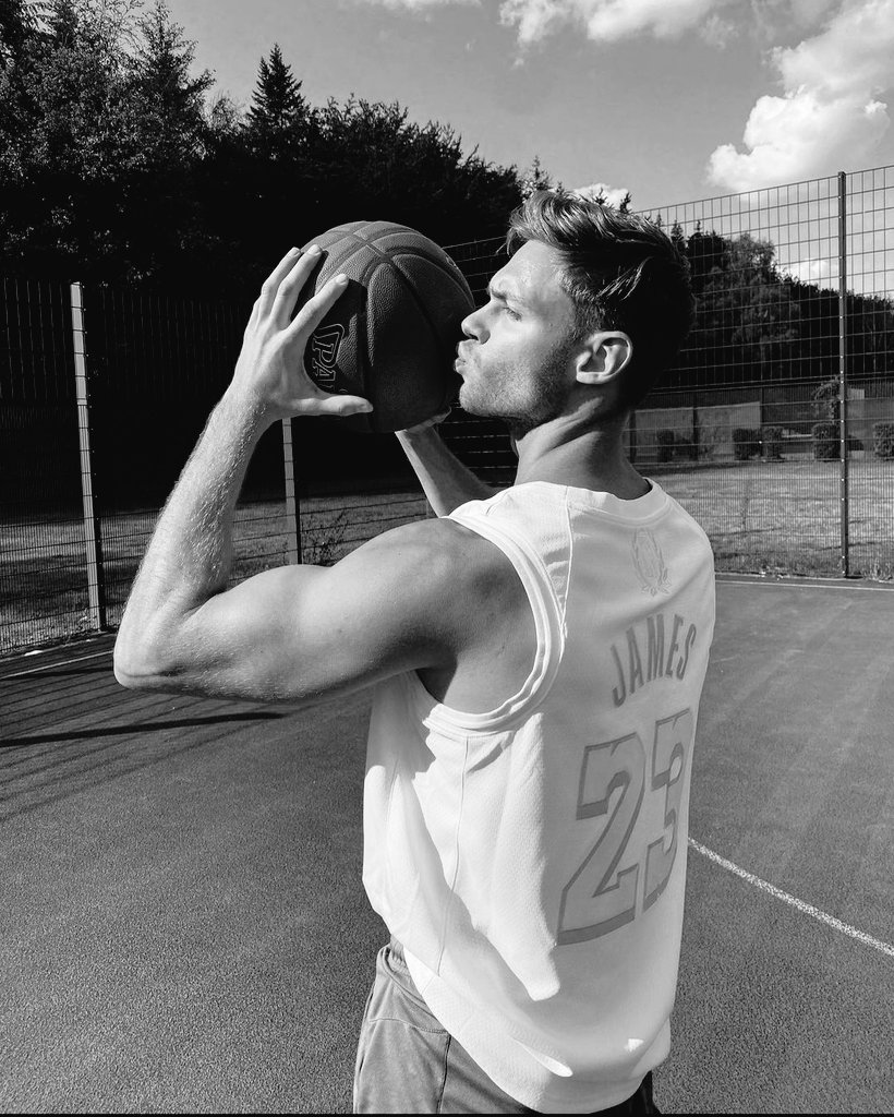 siderion_'s tweet photo. 🦁 ⸻  ‘keep calm and shoot on.
             #lionforce ; #mayaimiday https://t.co/v6afzTlqDn