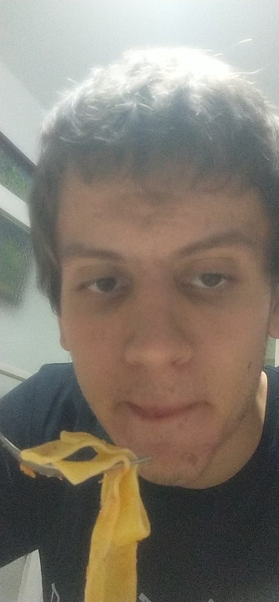 Puyo514's tweet photo. Drao bih se ali neko mora da pojede ove fire špagete https://t.co/fV9xmEg4zS