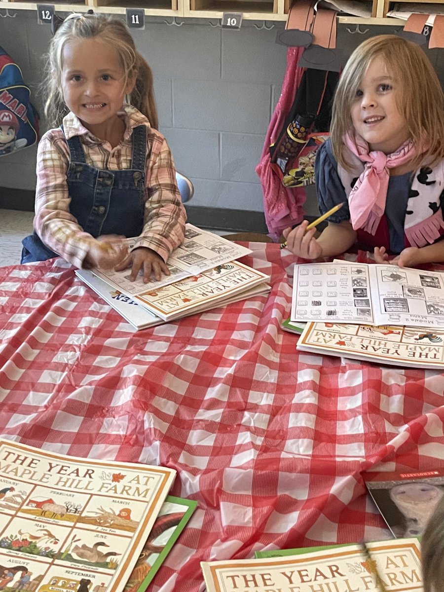 Got to join a K book tasting today! Thanks Lindsey Richards for the invite. They had a menu to choose their favorite books from module. Love this! @co_sumner #SumnerAchieves <a href="/BethpageElemen1/">Bethpage Elementary</a>