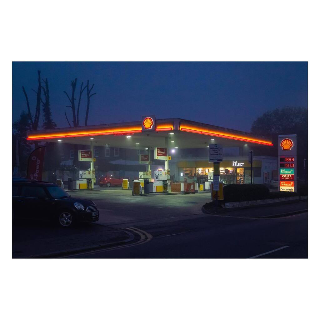 Winter is coming. Saw this while walking my dog this morning. Rushed home to get my camera to shoot it. It didn’t disappoint. 

#streetphotography #streetphoto #streetphotographyinternational #streetphotographyworldwide #streetphotographymagazine #street… instagr.am/p/Cj-71nBNheB/