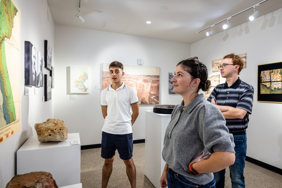 asunews's tweet image. In 1882, Clarence Dutton published the “Tertiary History of the Grand Canyon District with Atlas,” which changed the perception of the #GrandCanyon. To celebrate his work, an exhibit will be on display at #HaydenLibrary (@ASULibraries) in Tempe; more: ow.ly/3m6C50LhQTI