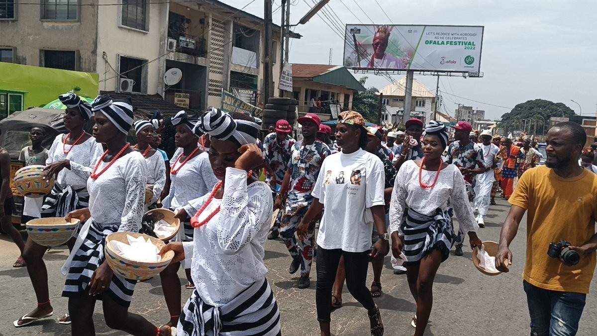 PHOTO STORY !!!

Scenes from the Ofala Youth Carnival!

#OfalaFestival2022 #Anniversary #Onitsha #Heritage