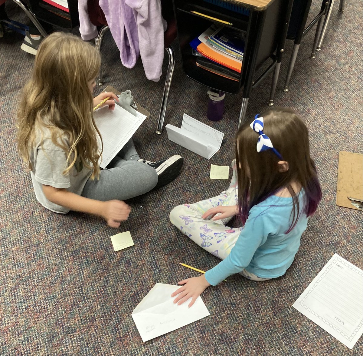 rcartersbombers's tweet photo. Friendship Friday has us writing letters to our penpals! We are SO excited to make new friends from @KirtlandSchools! Thank you @mrsnagaj for helping to coordinate! @KenstonTES https://t.co/H3Py3lX1hg