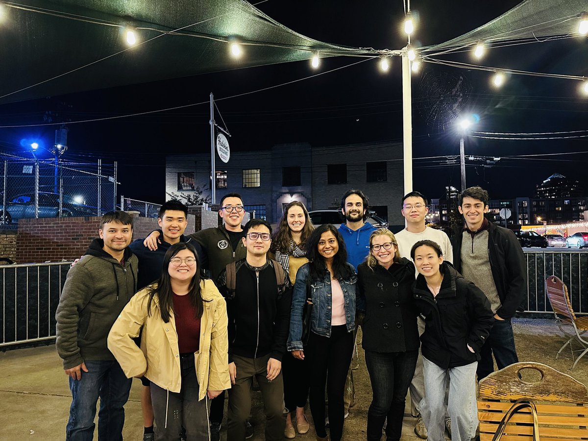 Karnika_MedTech's tweet photo. Wonderful time with the lab last evening celebrating accomplishments and discussing new ideas @Big_Ideas_Lab https://t.co/VhkaJrbeCD