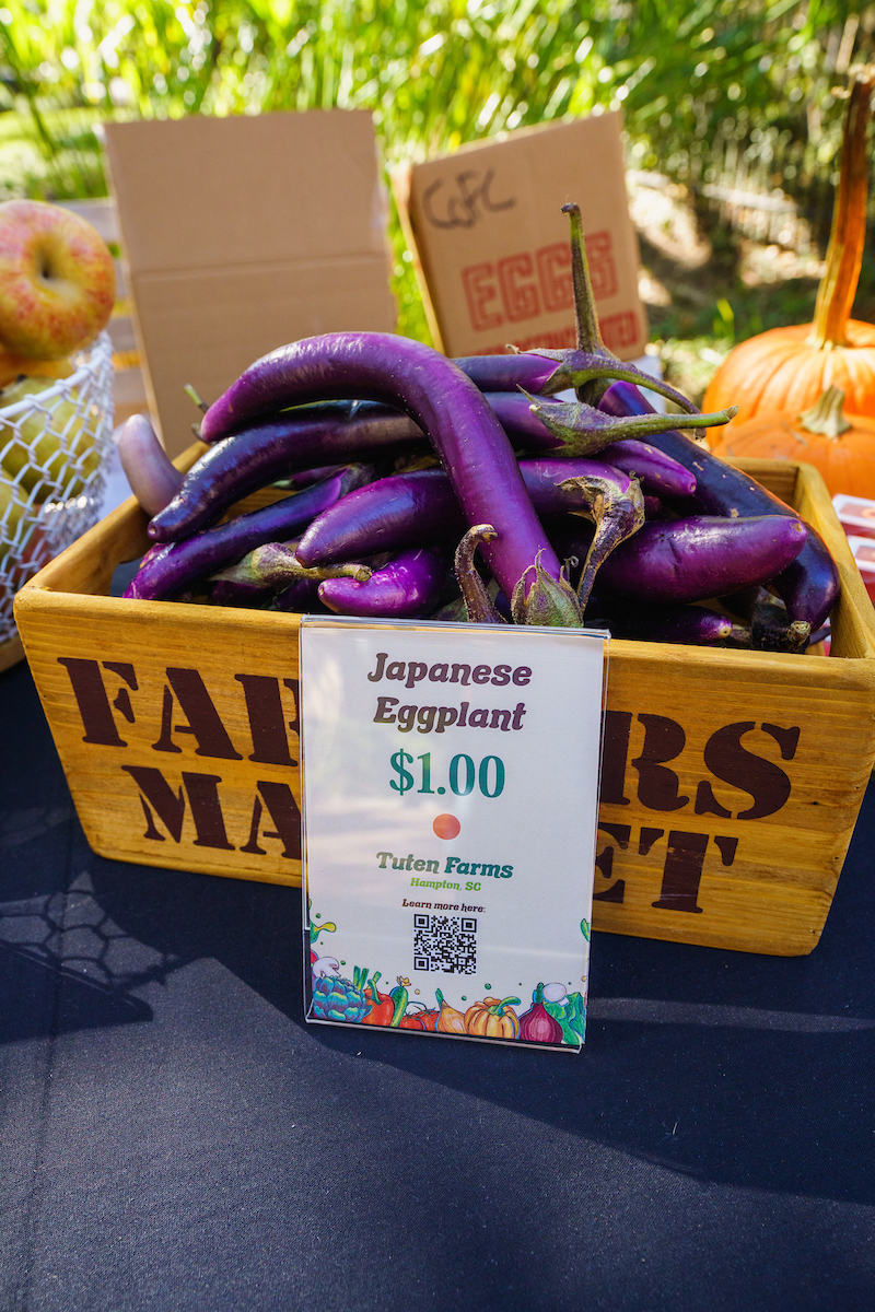 CofC's tweet photo. You can't buy happiness, but you can buy local 🥕 🥦
📍 :@cofcdining Farmers Market
#cofc #charleston #collegeofcharleston #campus #farmersmarket #campuslife #chs #explorechs #buylocal #supportlocal https://t.co/TxHTfBFTUG