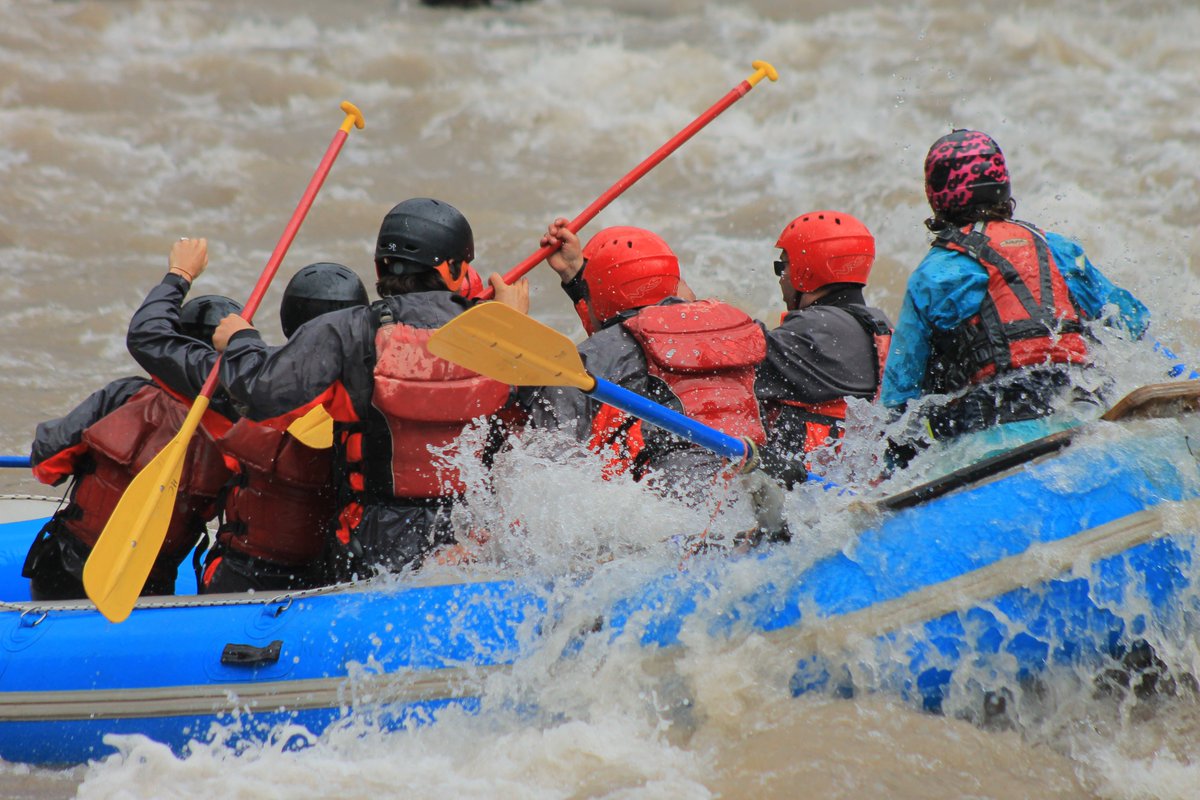 SenameMetro's tweet photo. 🚣🏽Jóvenes del Centro de Justicia Juvenil Calera de Tango de @SenameMetro vivieron la adrenalina de bajar por el río Maipo haciendo #Rafting.

En los Talleres de Vida Saludable se fomenta el deporte como factor de cambio en sus procesos de reinserción.👏🏽 https://t.co/tpwcVOBQpB