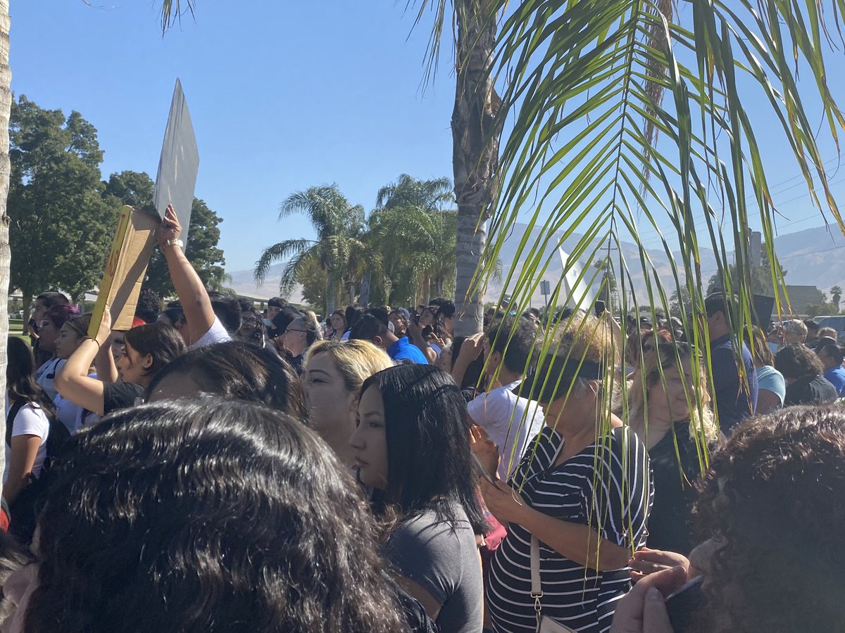 M. Sablan on Twitter "RT DKaplanKBAKKBFX There were many signs and parents and students