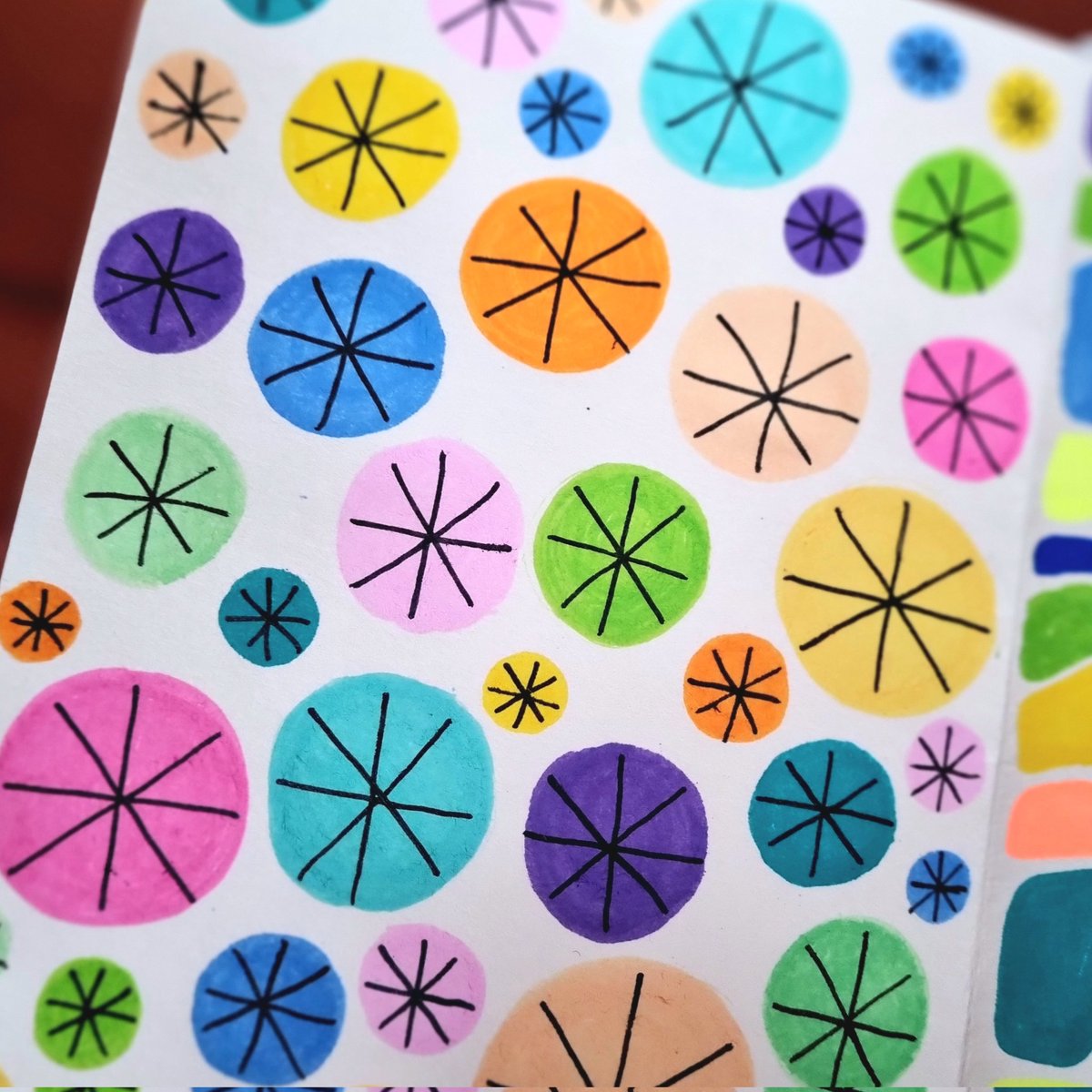 Happy Friday everyone!

#pattern #sketchbookpages #sketchbook #colourfulpatterns #Friday #sketchbook