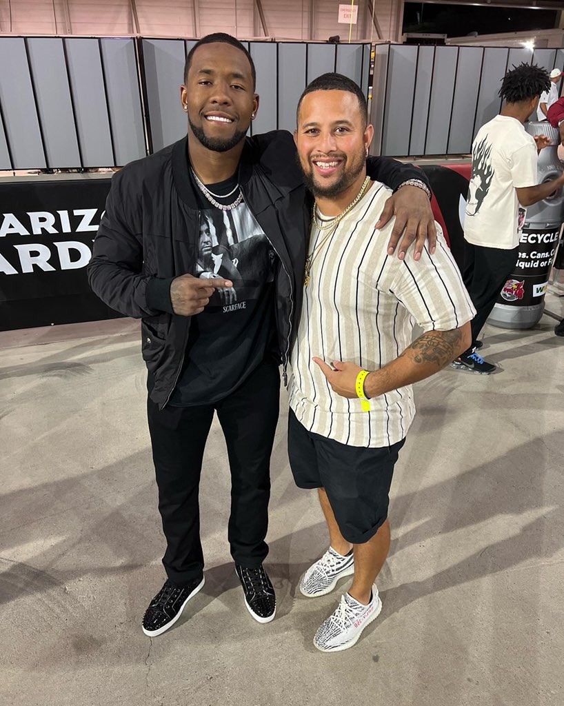 TFordFSP's tweet photo. #TNF in the Desert 🌵to watch my bro @Buddabaker3 was a movie!
..
HS All American ➡️ College All American ➡️ NFL All Pro
..
@UW_Football @AABonNBC
..
#FamilyBizz #TheProcessOfATrueGrinder #Day1 #FSPFamily🟡🔵 #CantCheatTheGrind #TeamButch #GoCards🔴⚫️
.. https://t.co/CsrFKBgpK1