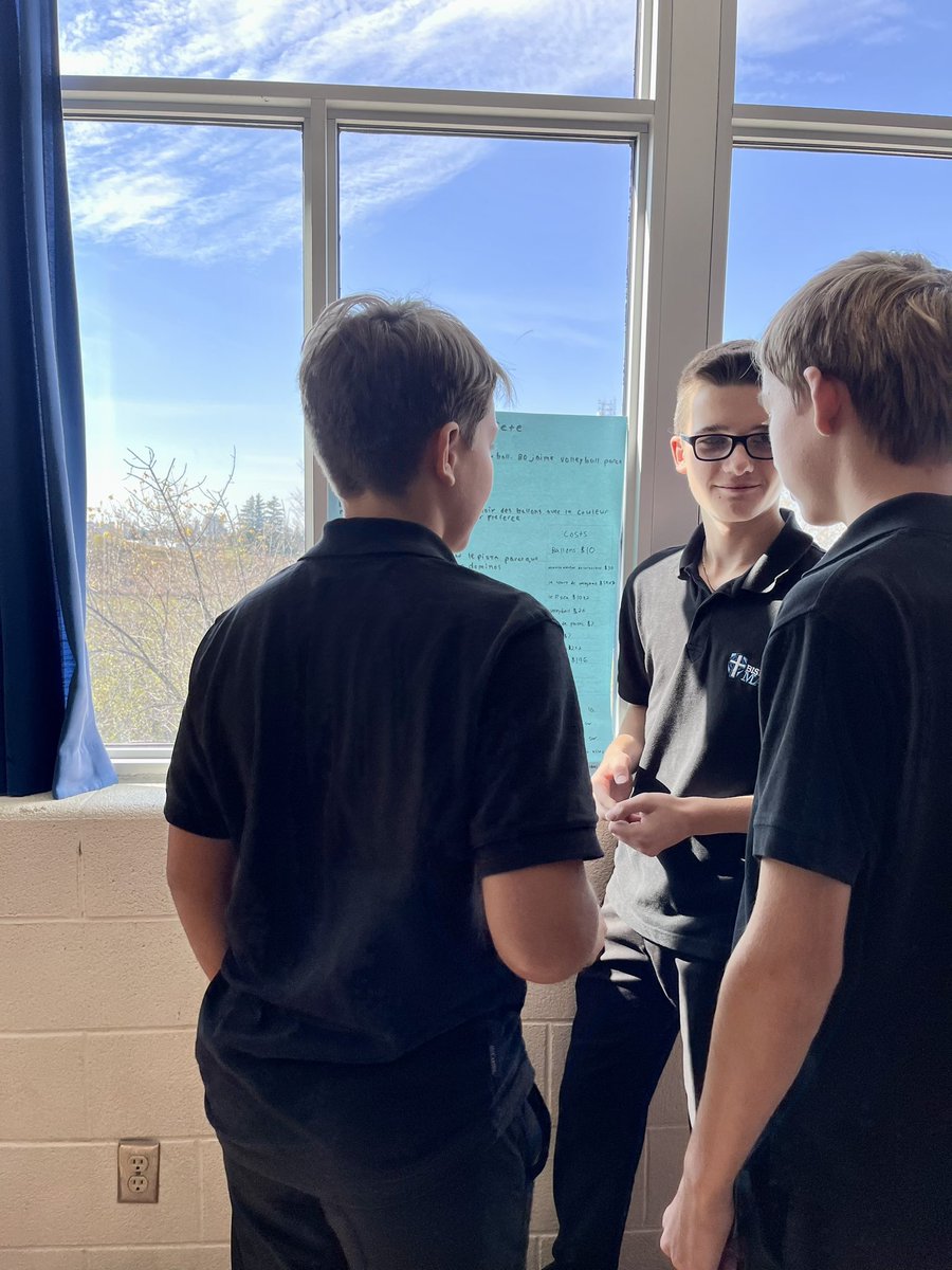 chickopea's tweet photo. Our grade 9 #French class was happy to welcome other grade nine French students into our class today for a gallery walk! Students planned a birthday party for a classmate based on their interests and had to stay within a $200 budget. Cross-curricular learning 🧠 @TheBlueBlast https://t.co/8Fi8hx9upL