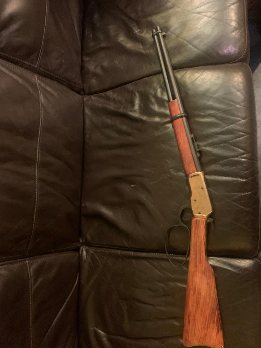 MPSSpecials's tweet image. Reports of a male with an axe waving it around and threatening people in @MPSHavering, quickly stopped and arrested #EAtaskforce further search conducted a potential firearm found.