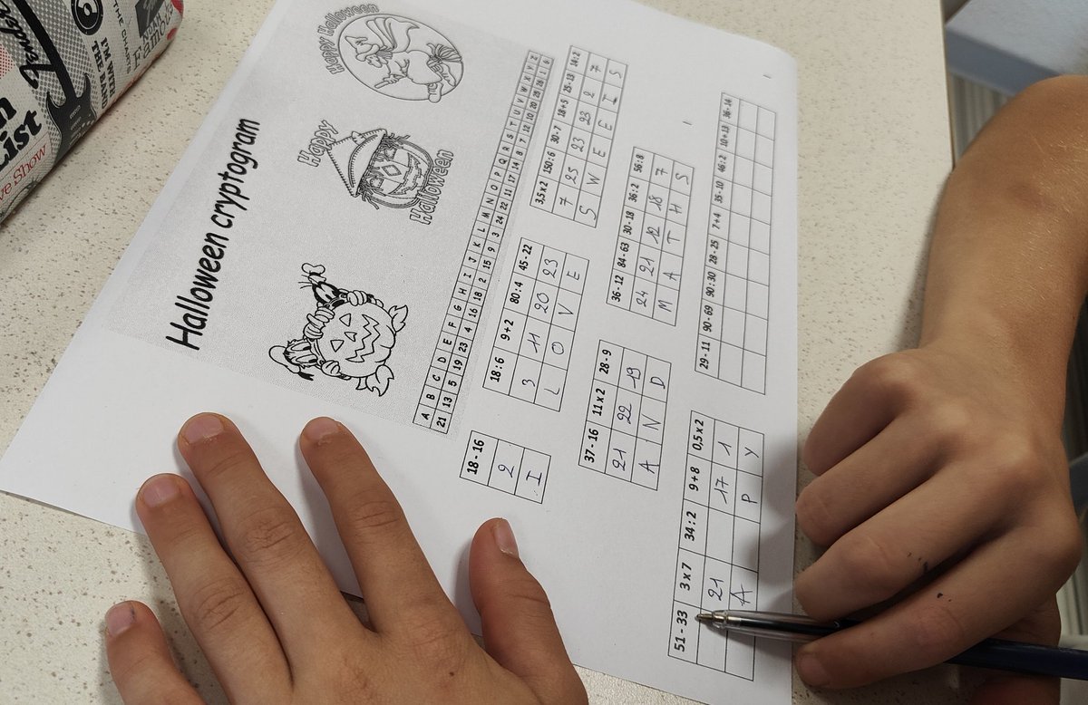 EtwTerp's tweet photo. Petit cryptogramme d'Halloween en 6e avant de partir en vacances: deux phrases en anglais à découvrir à partir de petites opérations à effectuer mentalement.
#mathsinenglish #calculmental https://t.co/J6eK7wvhty