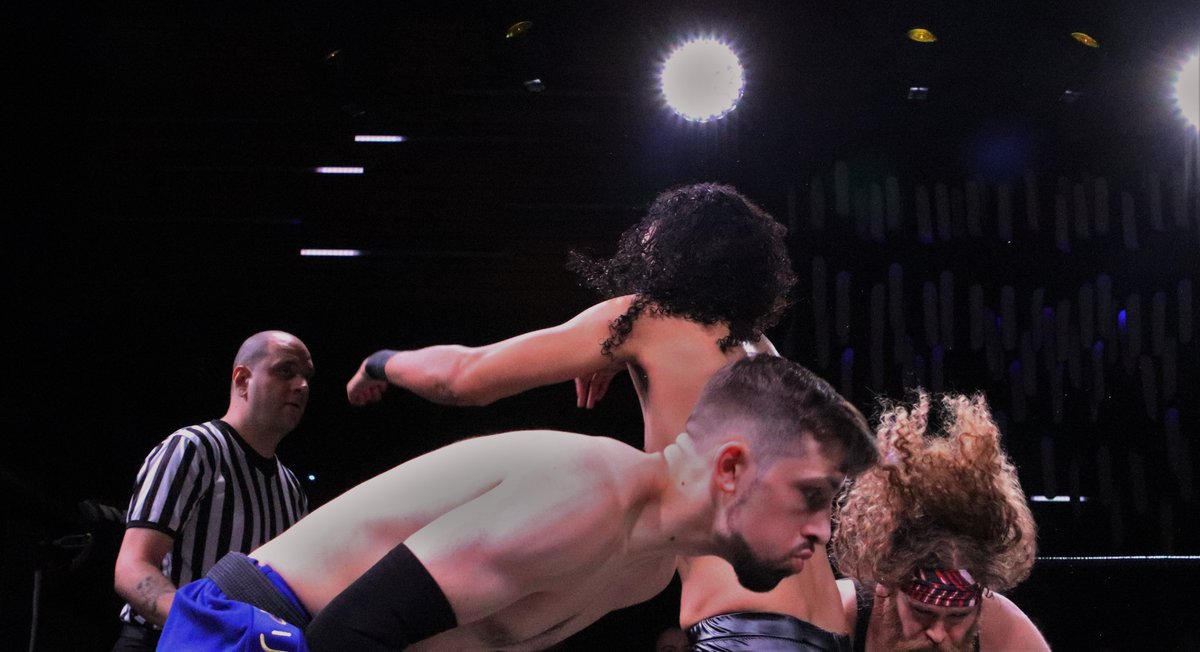 NYallthetime's tweet photo. Mexican stand off 🔫-> duck, duck 🦆 -> Goose 🦢

📸: @thezackdelusion
(@iwshardcore @clubunitymtl)

#prowrestling #prowrestler #indiewrestling #indiewrestler #clubsoda #IWS #freedomtofight #superkickparty https://t.co/EuxKfR547h