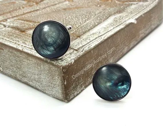 DesignsbyAudrey's tweet image. Great Blue Cufflinks – Blue Mother of Pearl Cufflinks – Blue Abalone Cufflinks – Blue Pearl Cufflinks - Lagoon Blue MOP Cufflinks II by #DesignedbyAudrey. Fabulous mens #handmade dress accessories buff.ly/3d15070 @Etsy