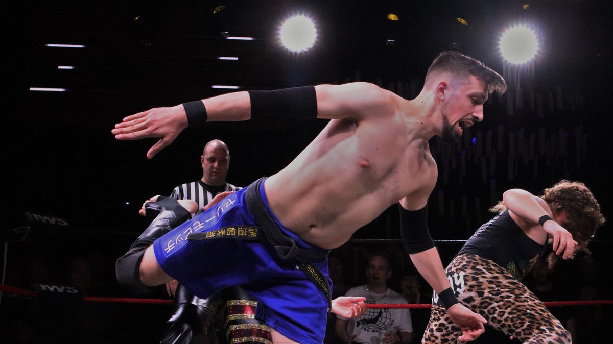 NYallthetime's tweet photo. Mexican stand off 🔫-> duck, duck 🦆 -> Goose 🦢

📸: @thezackdelusion
(@iwshardcore @clubunitymtl)

#prowrestling #prowrestler #indiewrestling #indiewrestler #clubsoda #IWS #freedomtofight #superkickparty https://t.co/EuxKfR547h