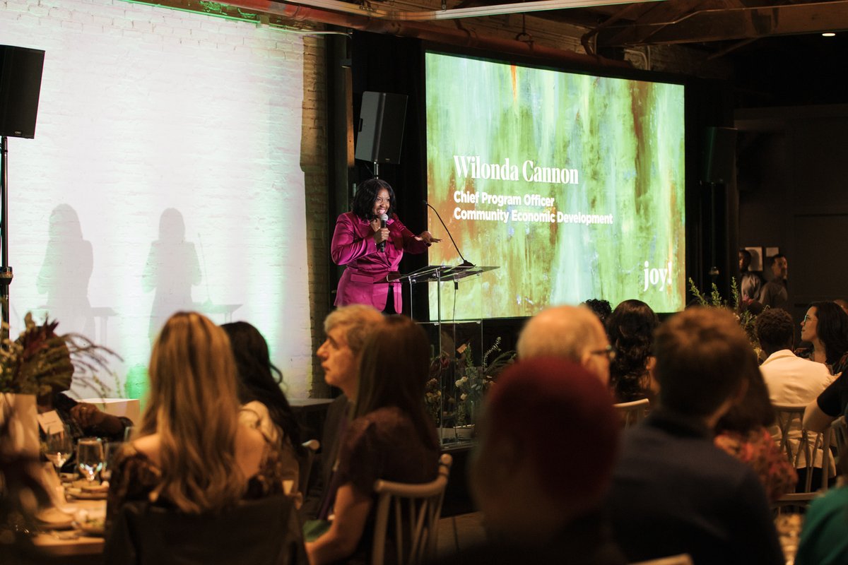 brkthru's tweet photo. We had a very special evening at the #BreakthroughBenefit yesterday. More than 250 guests joined us for an in-person program & hundreds of others tuned in virtually from across the country. Thank you to everyone who has partnered with us to bring about a thriving Garfield Park! https://t.co/zUkpYnzgbe