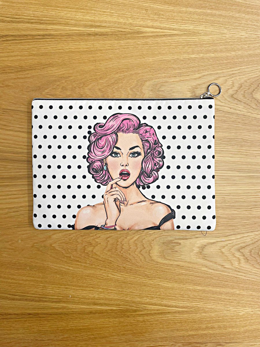 ArtcaravanX's tweet photo. My clutch bags are colourful, fun &amp; handy for so many things! You can use them to keep your brushes/are supplies, jewellery, iPad or on a night out! https://t.co/asriqyE0Wp

#womaninbizhour #OnlineCraft #CraftBizParty https://t.co/L6pVqty0km