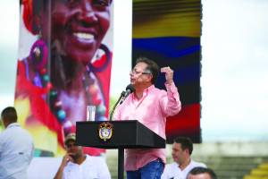 Gustavo Petro insta a diseñar agenda común latinoamericana. #CubaPorLaPaz desde <a href="/Conavil_ECM/">CONAVIL - Empresa de Construcción y Montaje</a> CiegodeAvila con el #LatirAvileno
