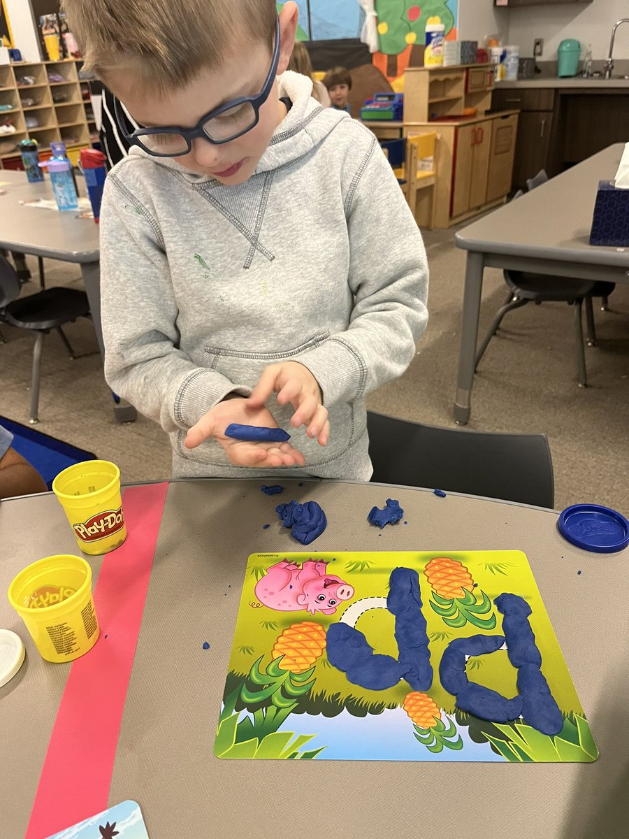 PreKwithGrant's tweet photo. #FinemotorFriday… where we focus on building our little fine motor skills! #prek #prosperproud #reeves https://t.co/FVbyg906zo