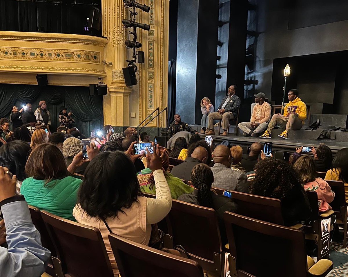 Lamar_Alphonso's tweet photo. #DivineNine Night @salesmanbroadway was a HUGE success‼️😭🙏🏾THANK YOU to all of the Organizations and Chapters in attendance to support our special evening! It was so great to see the overwhelming response from fraters &amp; sorors across the Tri-State area🙌🏾✨🙏🏾🔥#salesmanonbroadway https://t.co/vXJZGjql0K