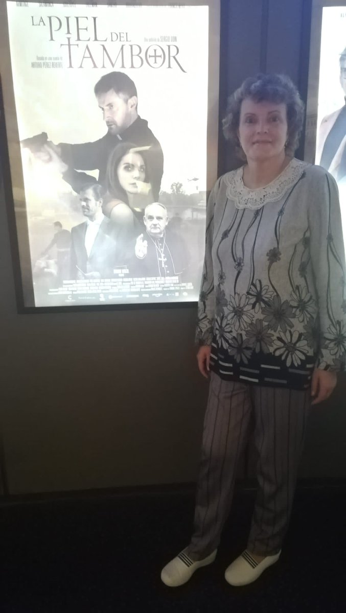 I've been this afternoon at Kinepolis Granada watching #lapieldeltambor what can I say the movie was great 🎥🎬 @RCArmitage, @amaiasalamanca @rodolfosancho and the whole cast #themanfromrome #richardarmitage @arturoperezreverte. 👏🙌😘🙏😍😉😉