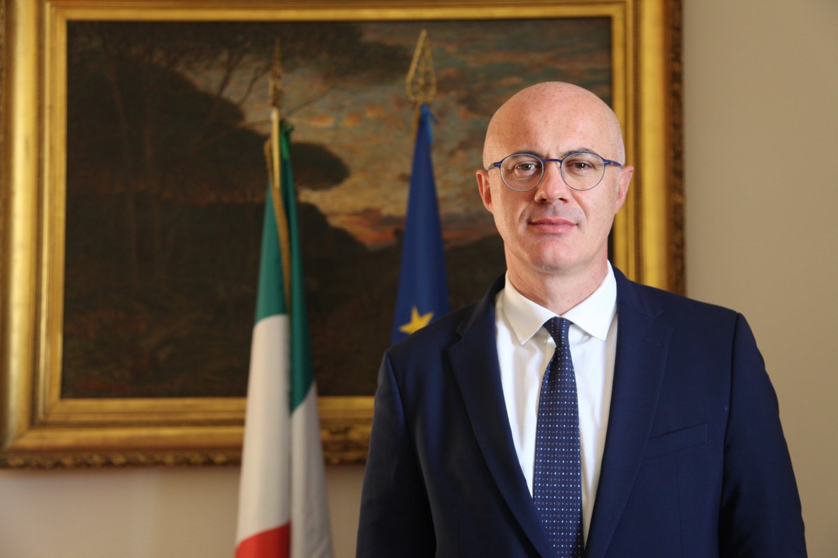 Ieri ho salutato i miei collaboratori, ho attraversato i corridoi del dipartimento <a href="/RapportiParlam/">Dipartimento per i Rapporti con il Parlamento</a> e oggi è arrivato il momento di tirare le somme di questa lunga e intensa esperienza.
facebook.com/10004452888541…