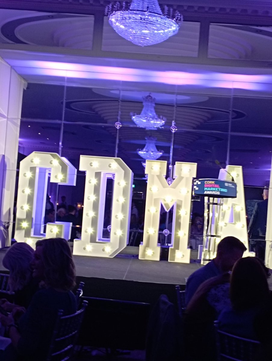 I don't know what I am doing where are you <a href="/CurlyRuth/">Ruth Fuller</a> it took me the full starters to write this tweet over and out till desert #digitalcork22 #imart_worldcup #MarketingFuller