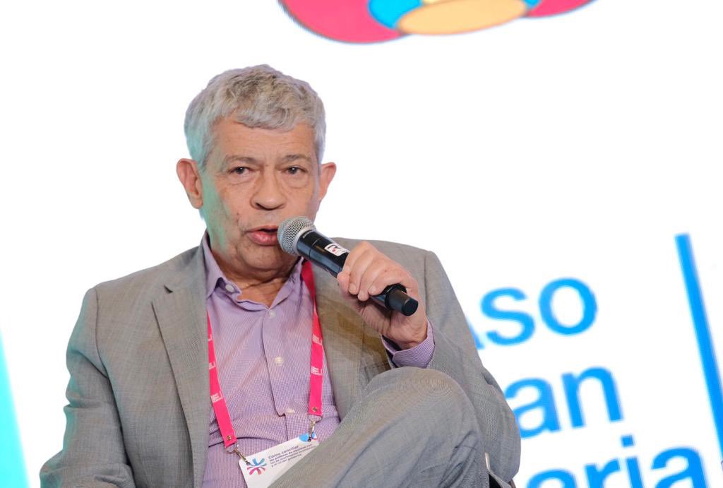 DNP_Colombia's tweet photo. Plan Nacional de Desarrollo, Diálogos Regionales Vinculantes, fortalecimiento de confianza en el Estado y pensar el país bajo una mirada estratégica de lago plazo, fueron algunos de los temas expuestos hoy por el director el #DNP, #JorgeGonzález, en foro de @Asobancaria. https://t.co/pZU8edtIrf