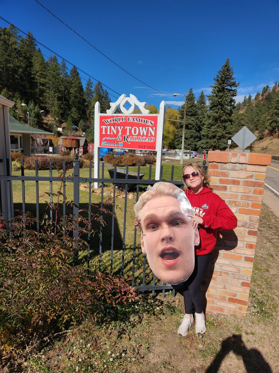 jmtaylor169's tweet photo. @Avalanche @titosnhockey @guffychan @AvsBernie ...Mikko and #1 fan road trip day 5 almost home. Looking forward to an AVS win tonight...#goavsgo https://t.co/4c7ENpekH6