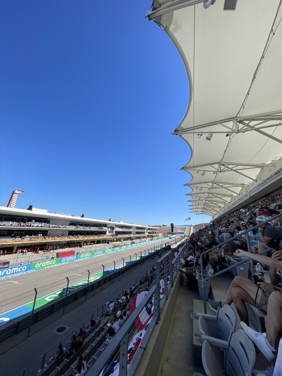 GNGRhino's tweet photo. What a crowd #F1 https://t.co/WpoxxoAFhc