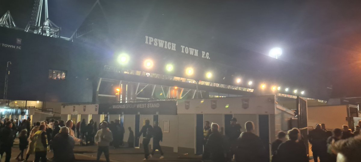 iainjennison's tweet photo. Just made it #dcfc #dcfcfans #skyisshit https://t.co/tYxRLx4COT