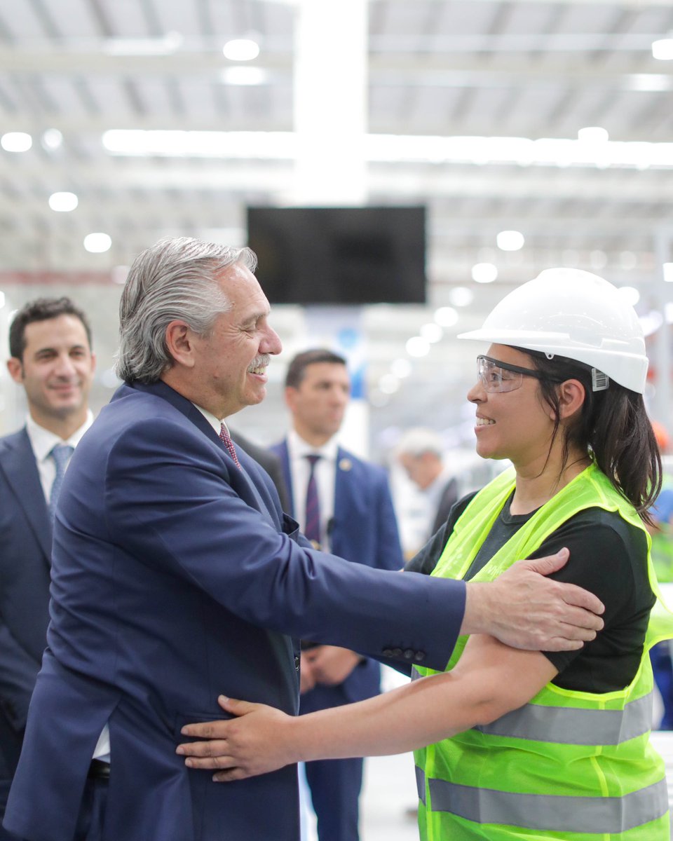 alferdez's tweet image. Inauguramos la nueva planta de Whirlpool en Pilar, que producirá 300.000 cocinas y lavarropas por año y el 70% será exportado al mundo 📈✅

Significa la generación de 1.400 puestos de trabajo y convierte a la empresa en la mayor exportadora de electrodomésticos de nuestro país.