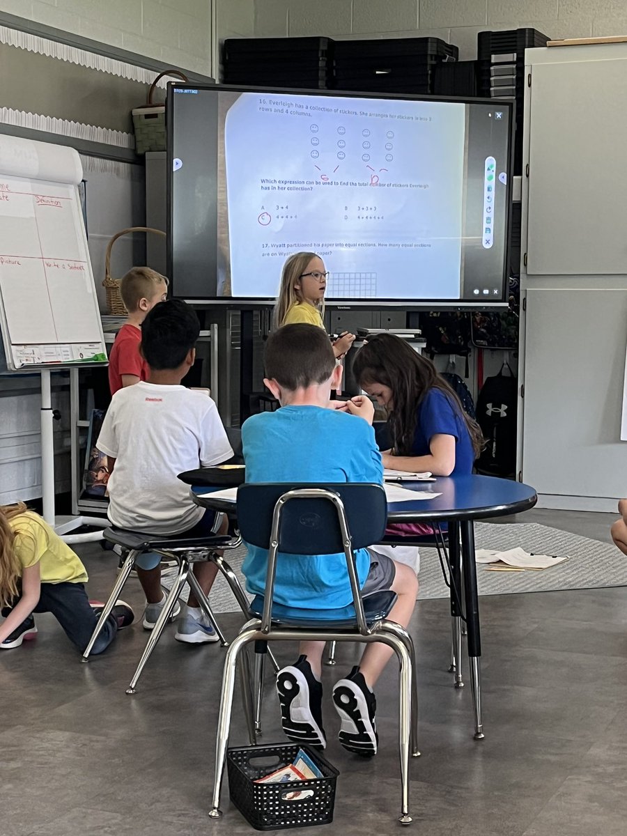 SumerHumphrey's tweet photo. This second grade class has to explain their strategy when solving a problem. @BTCSCurriculum https://t.co/zWW7krc3xf
