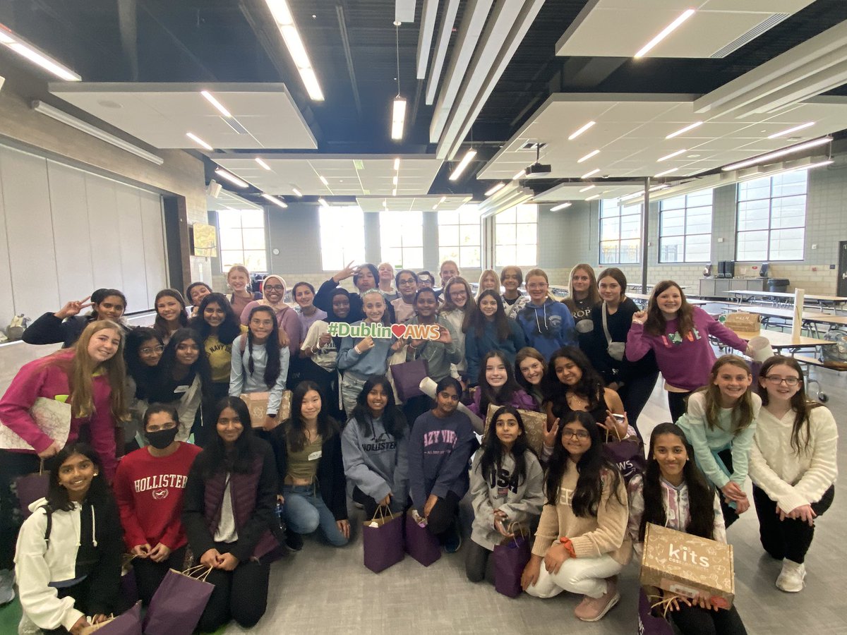 CTroutmanTech's tweet image. 6th &amp;amp; 7th grade girls spent the day @COSI building Art Bots, coding bots, and listening to a panel of women in the STEM field. Thank you @awscloud for hosting #AWSGirlsTechDay @erms_DCSD @DublinSchools