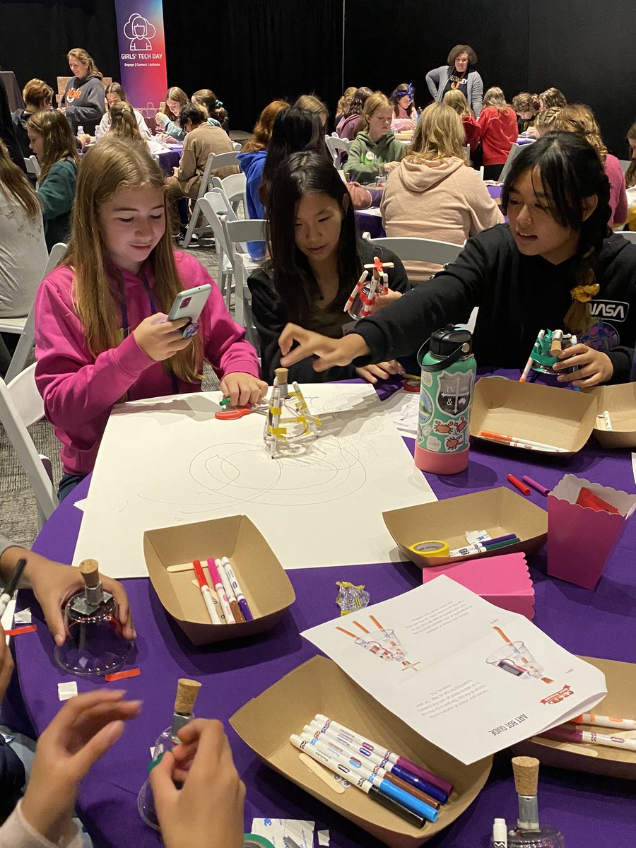 CTroutmanTech's tweet image. 6th &amp;amp; 7th grade girls spent the day @COSI building Art Bots, coding bots, and listening to a panel of women in the STEM field. Thank you @awscloud for hosting #AWSGirlsTechDay @erms_DCSD @DublinSchools
