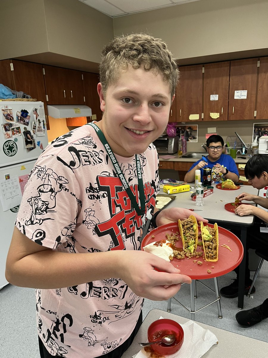 Mrs. Russell tweet media