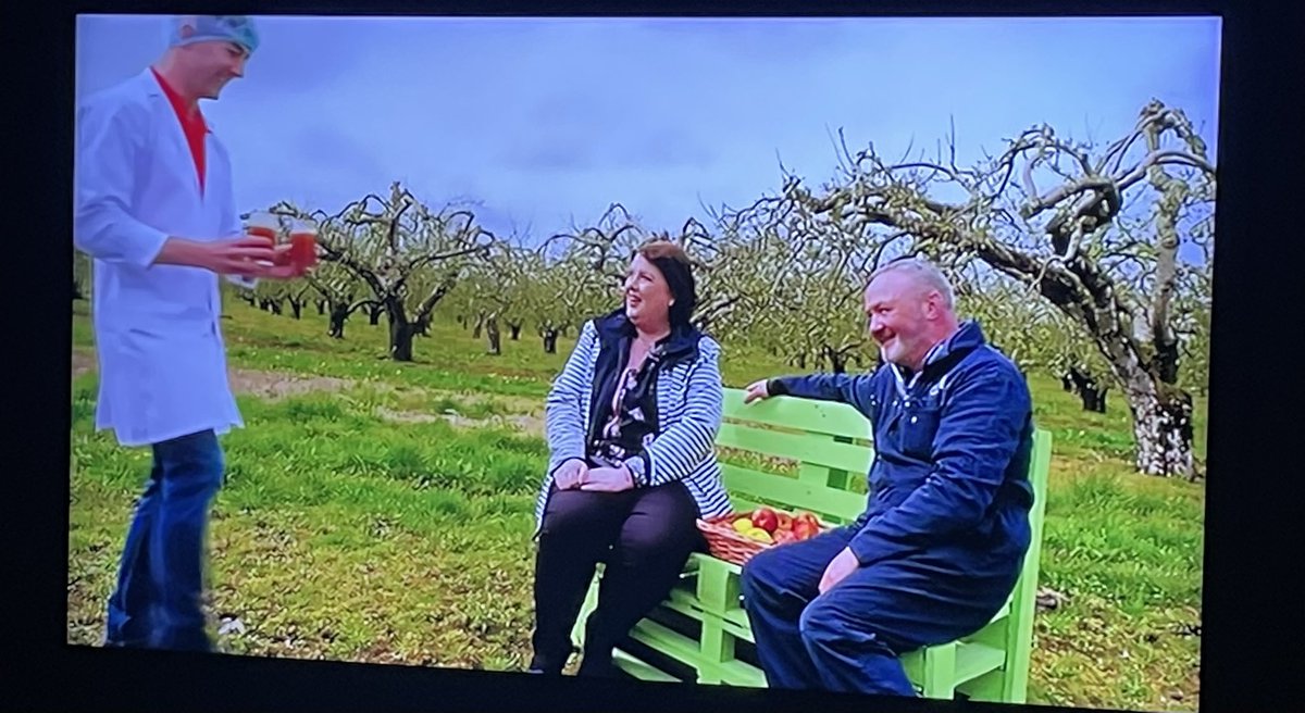 Delighted to be part of @paula_mcintyre Hamley Kitchen tonight @visit_armagh @DiscoverNI #BramleyApple #AppleOrchards #FamilyBusiness #AppleJuice 🍎🍏