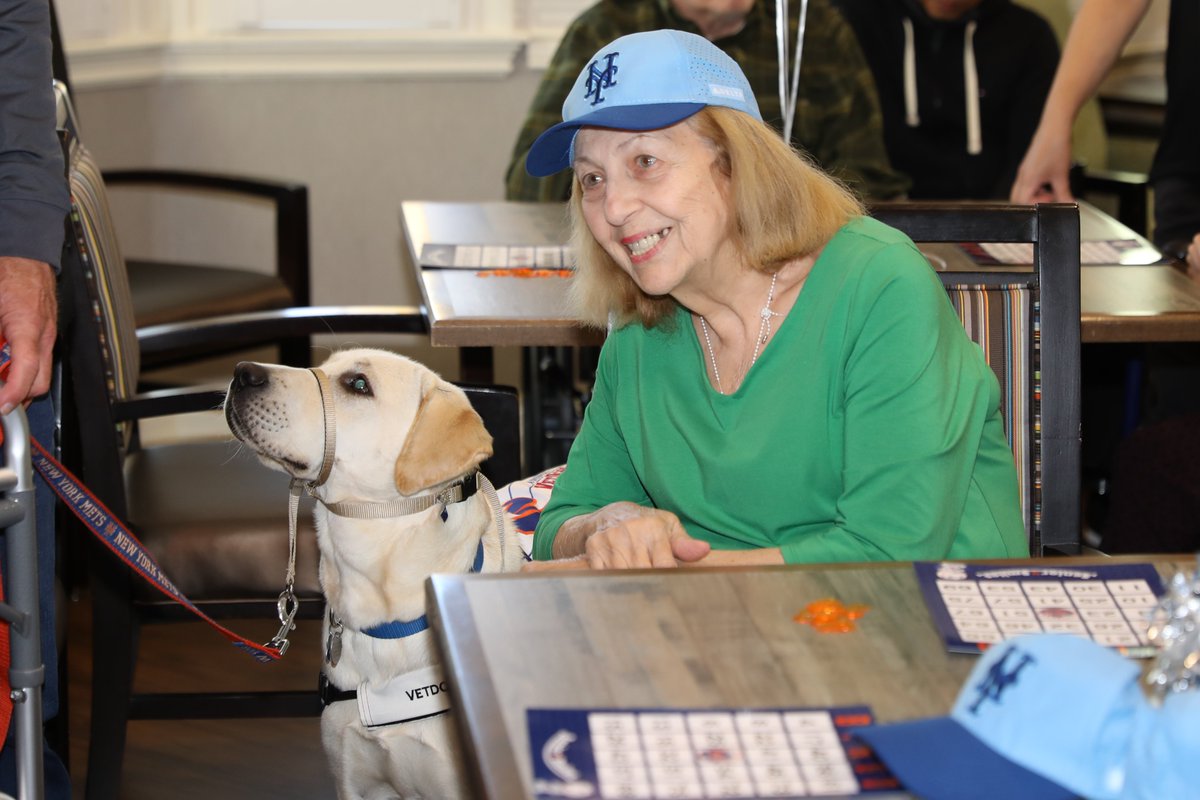 Had the best time playing Bingo and putting smiles on the faces of my new senior frens at @thebristal North Hills!! They were all so sweet and gave some pretty special scritches! 😊🐾🧡💙