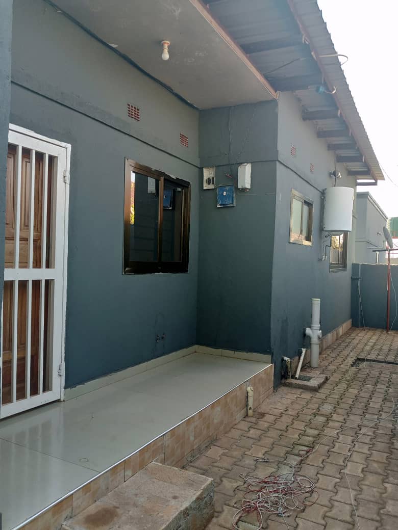 ellen-mwila-on-twitter-rent-2-bedrooms-master-self-contained