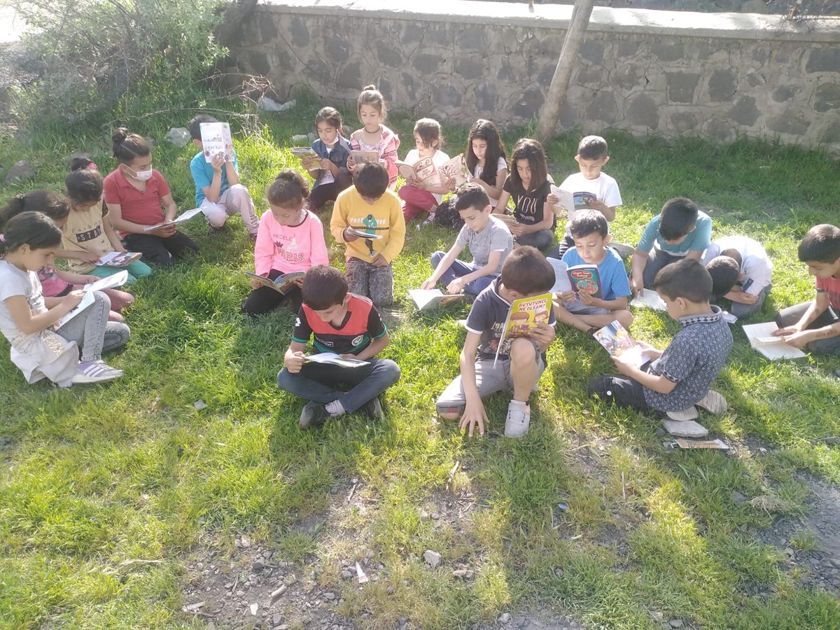 📚Kitap Diyarbakır projemiz ile tüm okullarımızda her gün bir ders saati kitap okuma etkinliği yapılıyor. 

#EğitimDiyarbakır

Biz de okuyoruz. 

📍Pirinçlik İlkokulu 

<a href="/tcmeb/">Millî Eğitim Bakanlığı</a> 
<a href="/aliihsansu_/">Ali İhsan Su</a> 
<a href="/Murat4Kucukali/">Murat Küçükali</a>
<a href="/kayapinarmem/">Kayapınar İlçe Millî Eğitim Müdürlüğü</a>